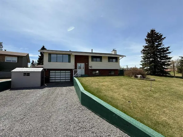202 E Maligne Dr, Hinton, AB T7V 1J5
