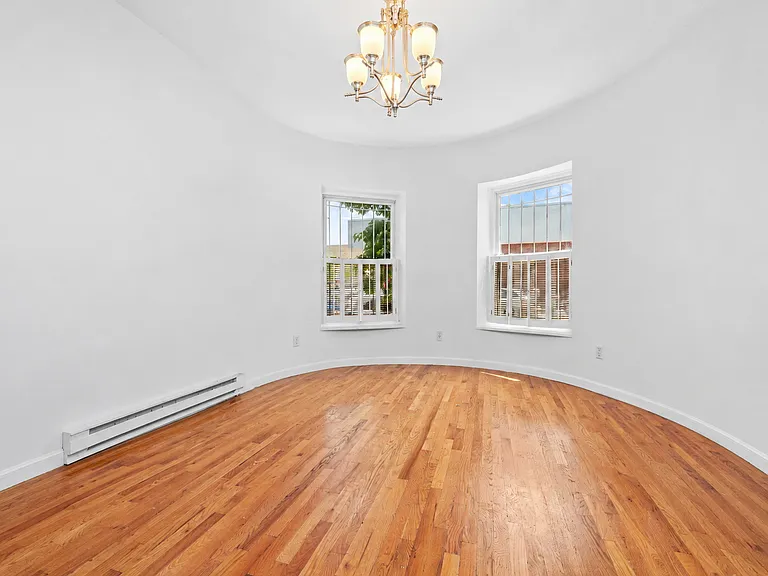 881 Harrison Ave #1A — Photo 4