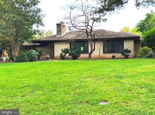 112 Lakeland Dr, Sterling, VA 20164