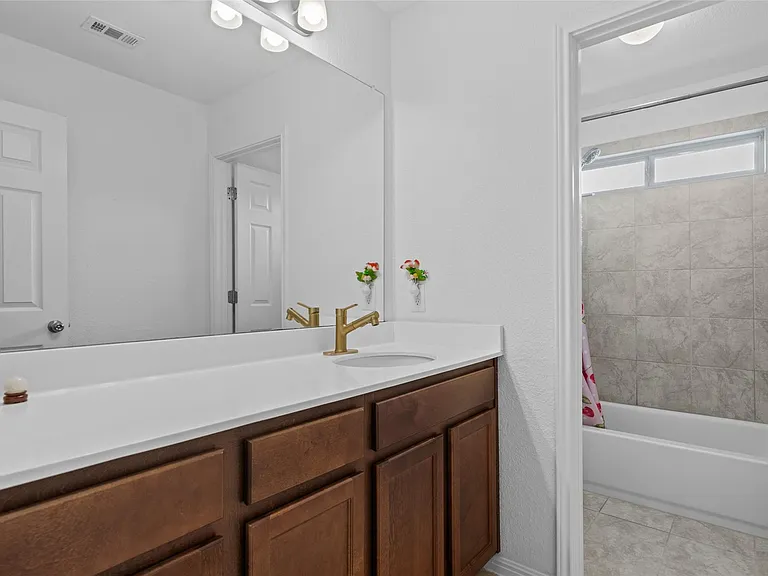 325 La Joya Pass — Photo 32