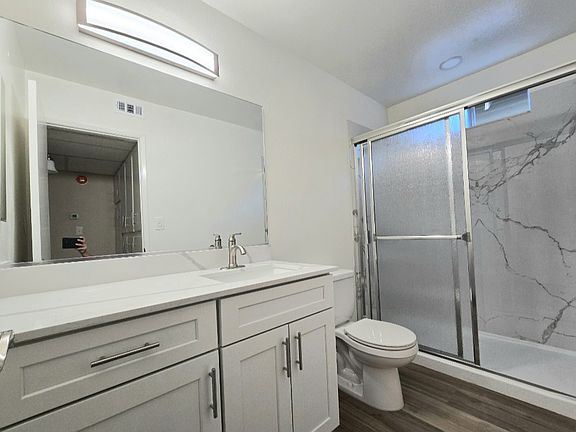 5th image of 2101 Vine St #109