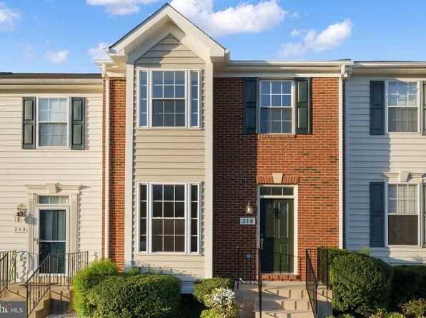 210 Kirby St, Manassas Park, VA 20111