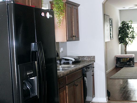 3rd image of 4710 Renwood Dr