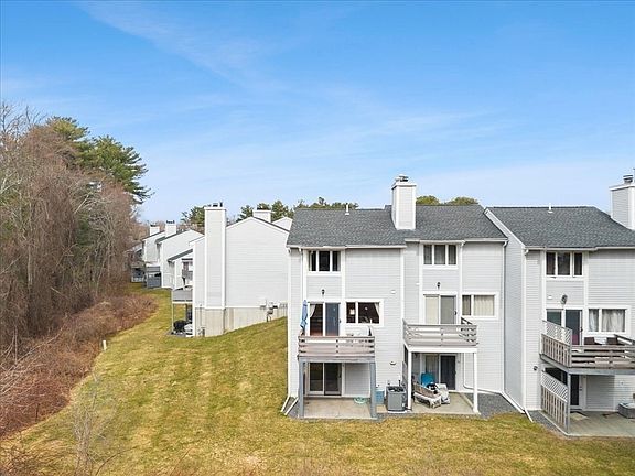 5th image of 21 Alcott Cir #21