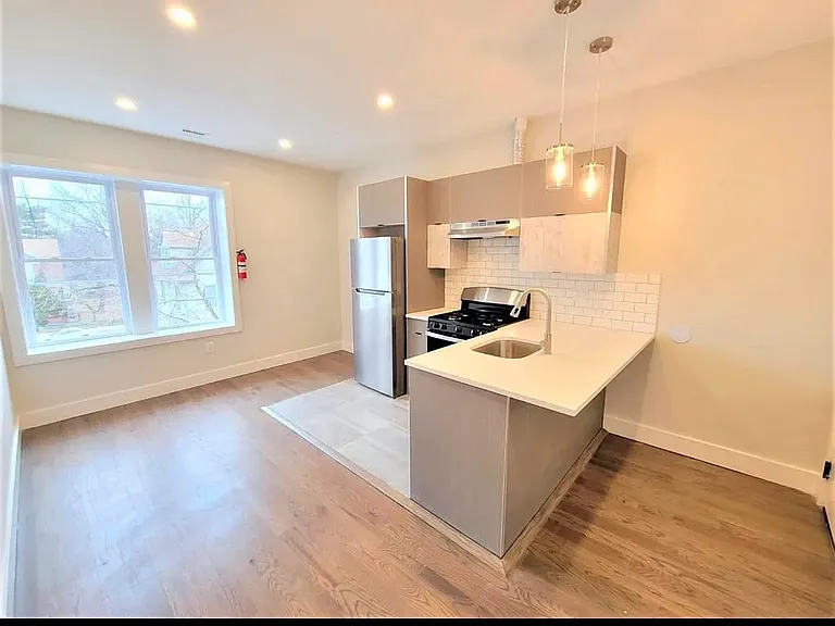 535 Hawthorne Ave #203 — Photo 1