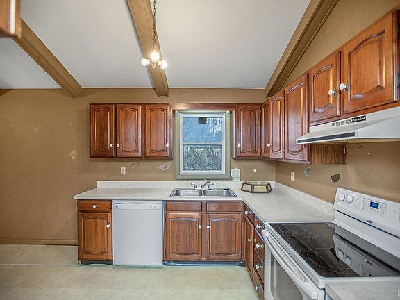 4th image of 23557 Pleasantwood Ct