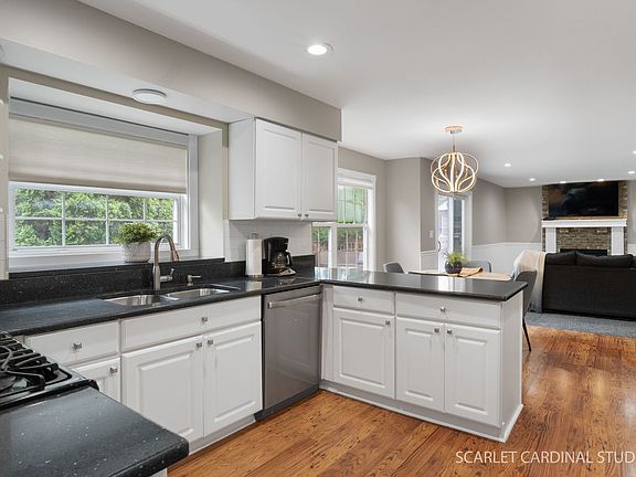 4th image of 309 Foxworth Ct