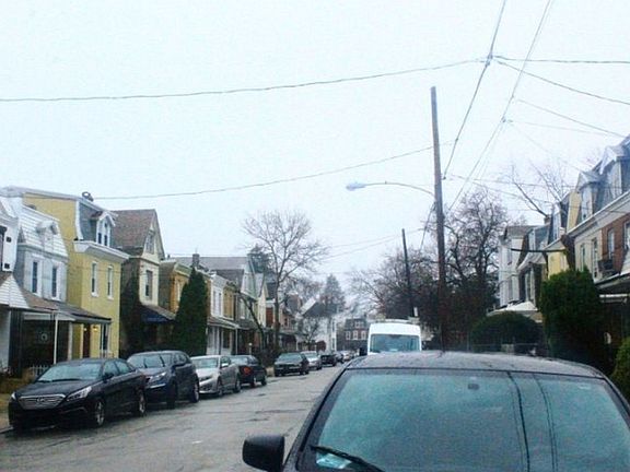4th image of 154 E Pomona St