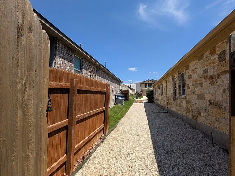 2937 Post Oak Cir — Photo 33
