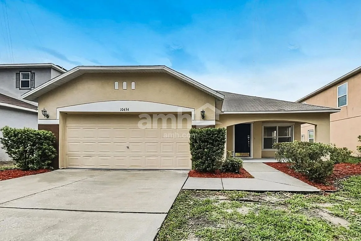 3 bed, 2.0 bath, 1345 sqft, $1,870 — Photo 1