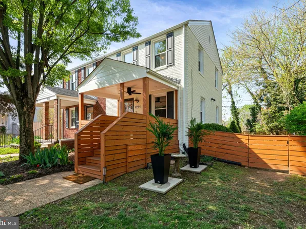 2719 Fort Dr, Alexandria, VA 22303