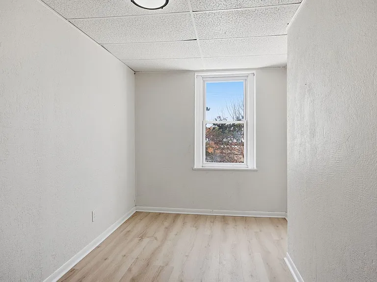 141 Oneida St — Photo 19