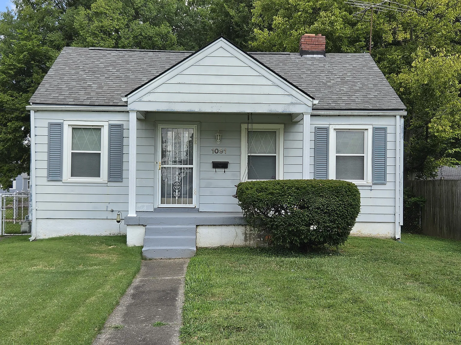 3 bed, 874 sqft, $1,295 — Photo 1
