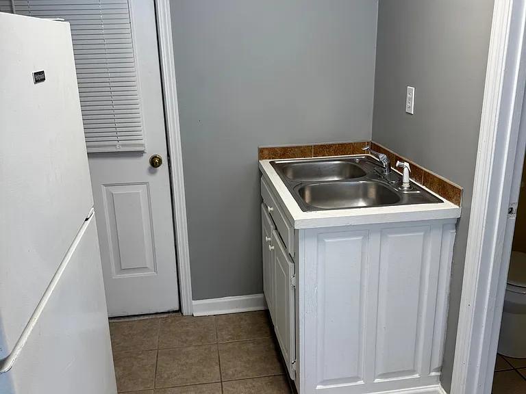 1719 John Ross Rd #C — Photo 6