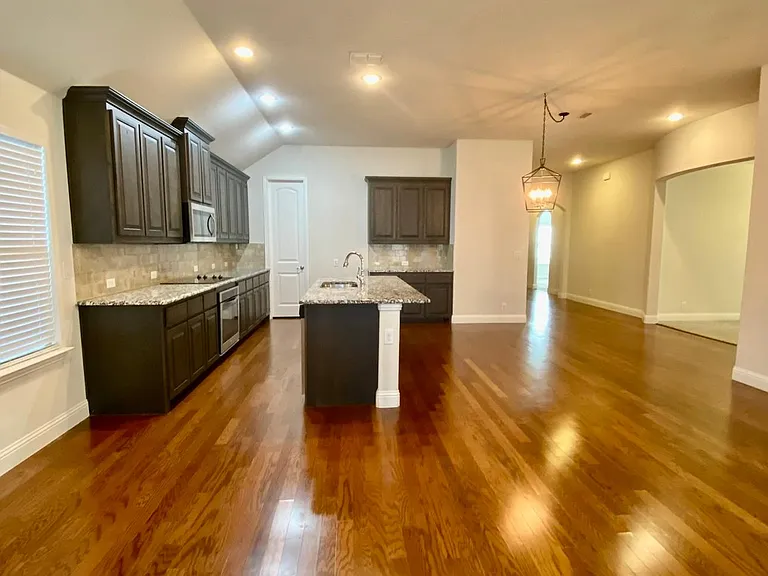 4404 Cherry Cv — Photo 13
