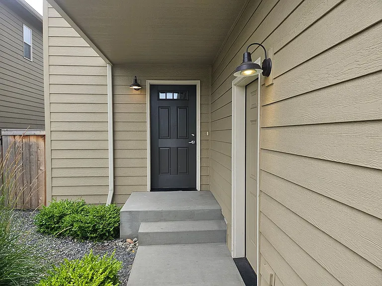 488 S Kansas Loop — Photo 2