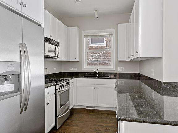 4th image of 2713 N Kenmore Ave #1
