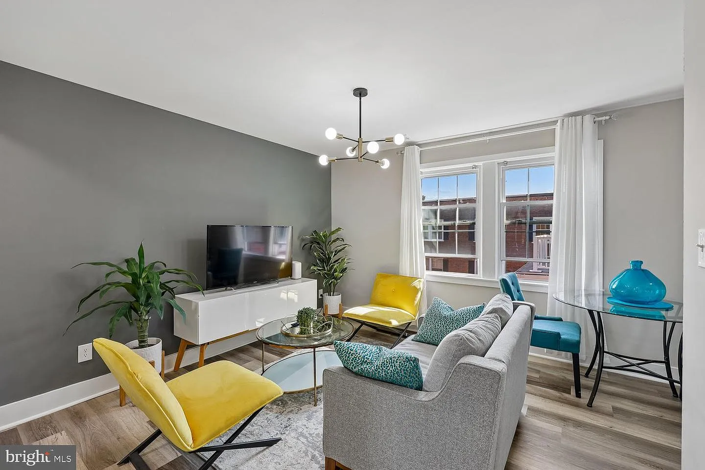 2 bed, 620 sqft, $1,700 — Photo 3