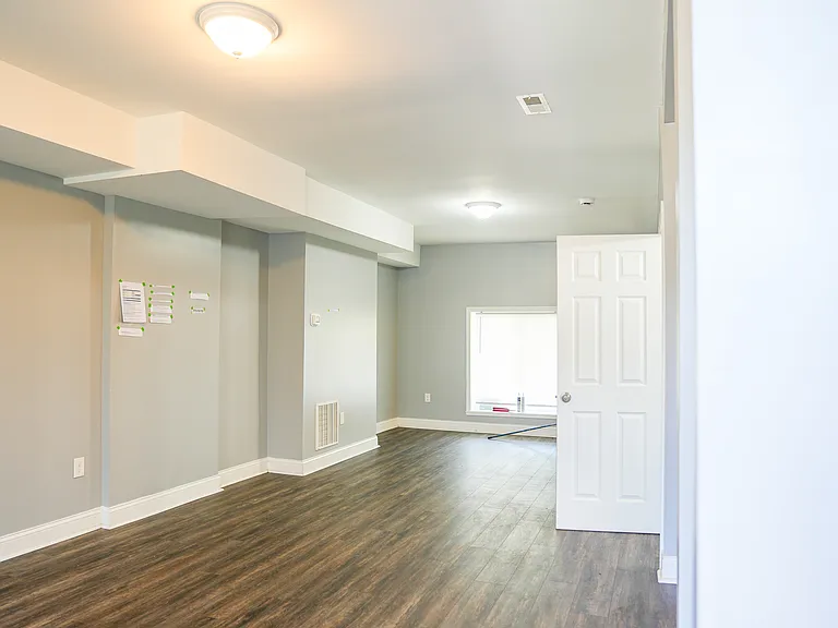 1204 Bonaparte Ave — Photo 14