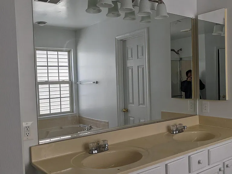 411 Hanrahan Ct SE — Photo 37