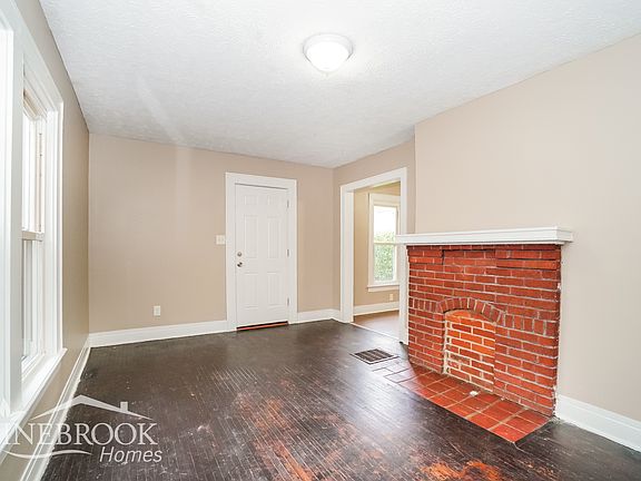 4th image of 1551 Duxberry Ave