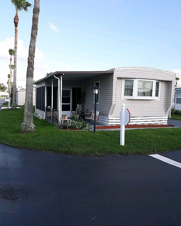 2nd image of 809 S Loretta Ave