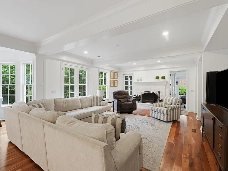 7273 Berkley Sq S — Photo 7