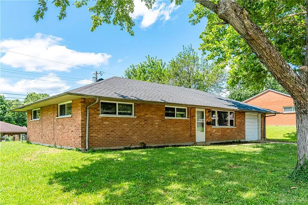 3 bed, 1.0 bath, 1040 sqft, $1,650 — Photo 2