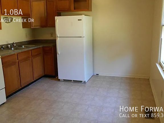 2nd image of 207 S Eagle Creek Dr