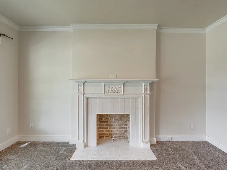 820 E 17th St — Photo 7