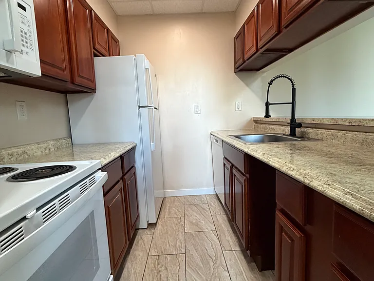 Monument Place Apartments — Photo 23