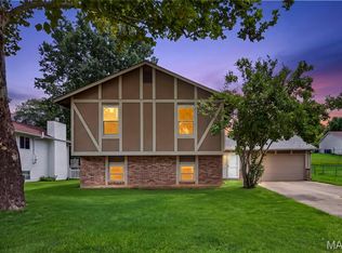 1719 Foxglove Dr, Saint Charles, MO 63303