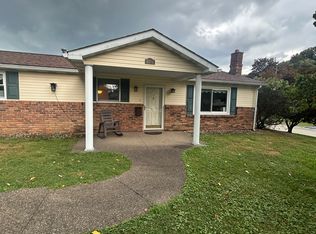 4004 Briarwood Dr, Jeannette, PA 15644