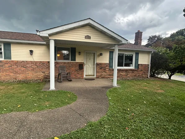 4004 Briarwood Dr, Jeannette, PA 15644