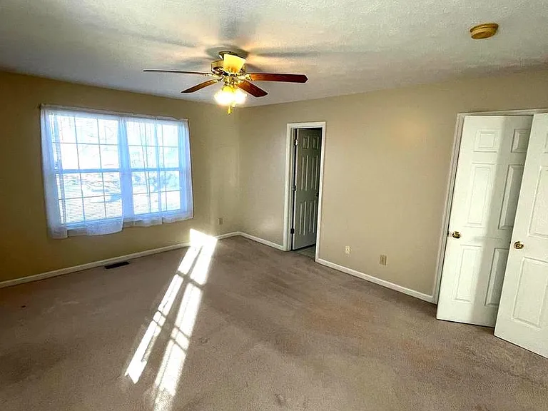 2086 Cidermill Ln — Photo 10