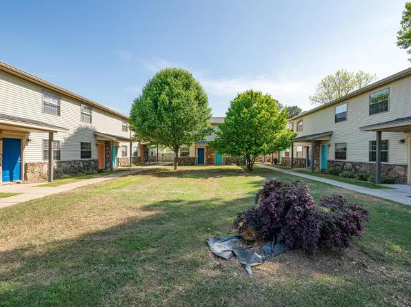 1325 Robins St APT 16, Conway, AR 72034