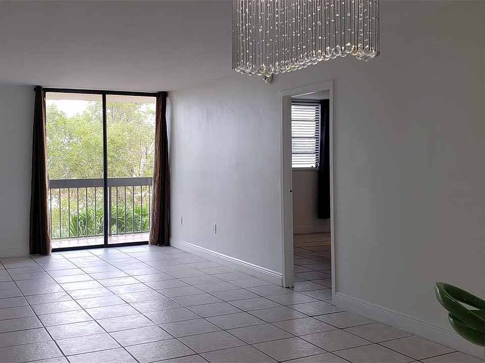 1st image of 6939 Bay Dr #20