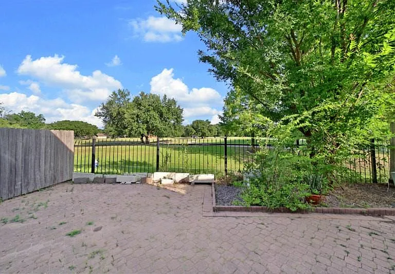 8016 Golf Green Cir — Photo 20