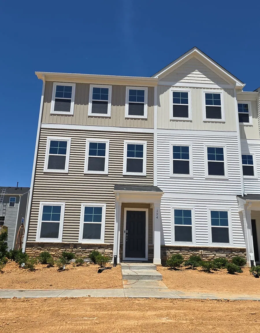 3 bed, 1794 sqft, $1,850 — Photo 2