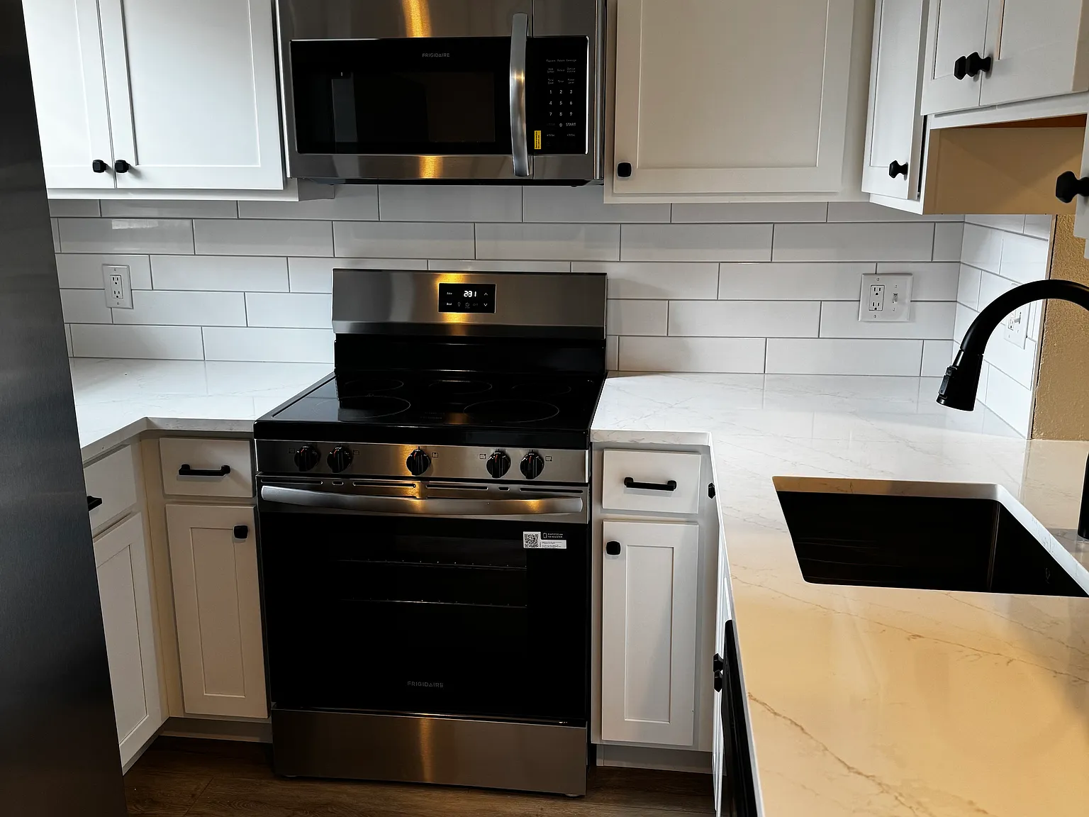 2 bed, 1.5 bath, 900 sqft, $2,295 — Photo 2