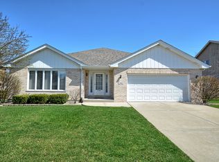 661 Kromray Rd, Lemont, IL 60439