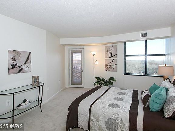 3rd image of 10101 Grosvenor Pl APT 1211