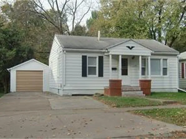 1128 Orange St, Muscatine, IA 52761