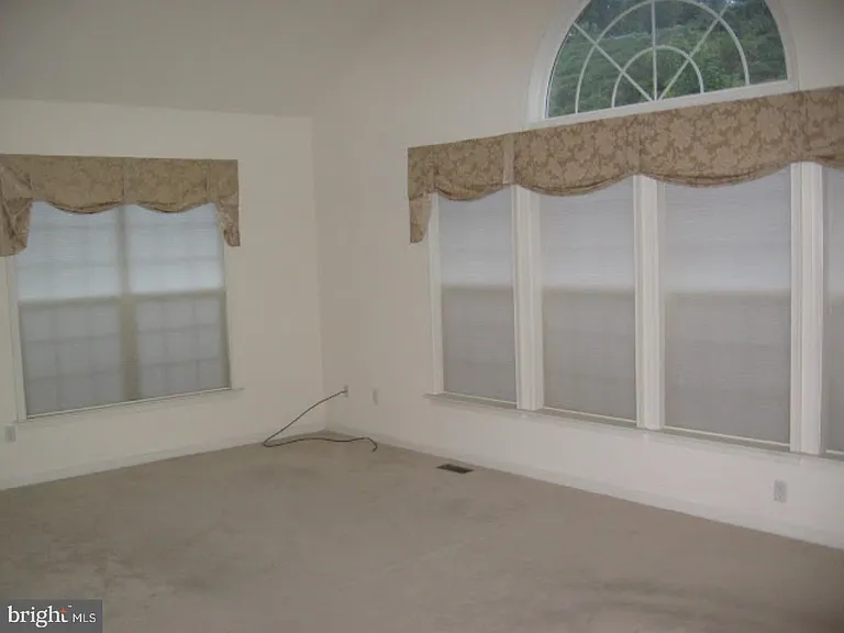 218 Silverbell Ct — Photo 15