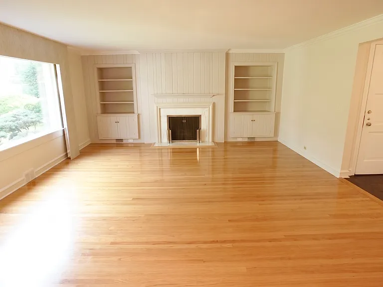 460 Highcrest Dr — Photo 5