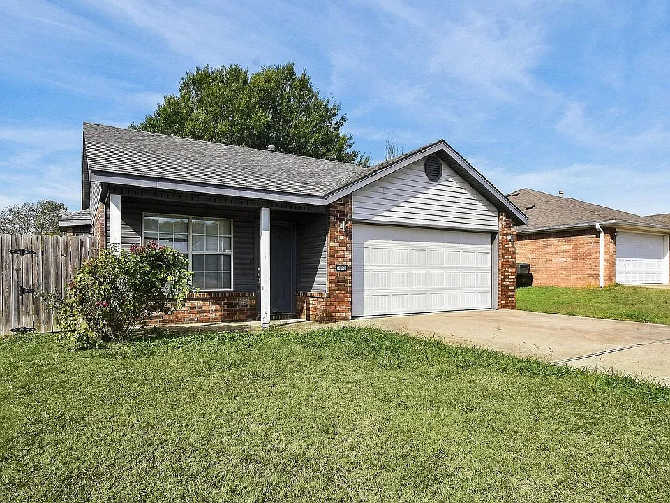 1243 S Oleander Ln