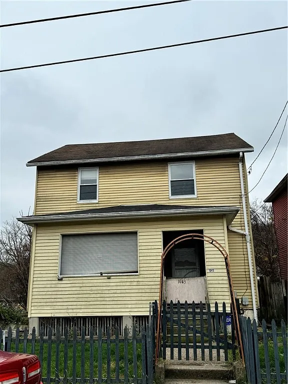 1043 Irwin St photo 1