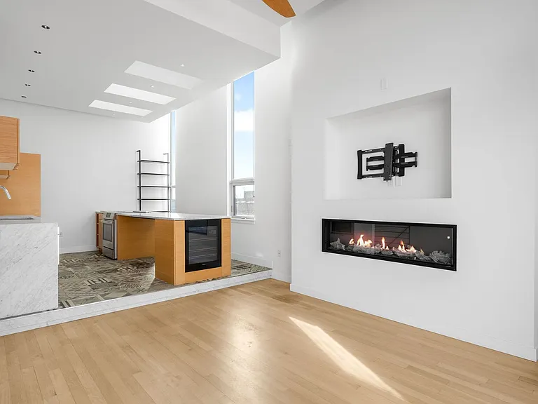 1125 W 37th Ave — Photo 2