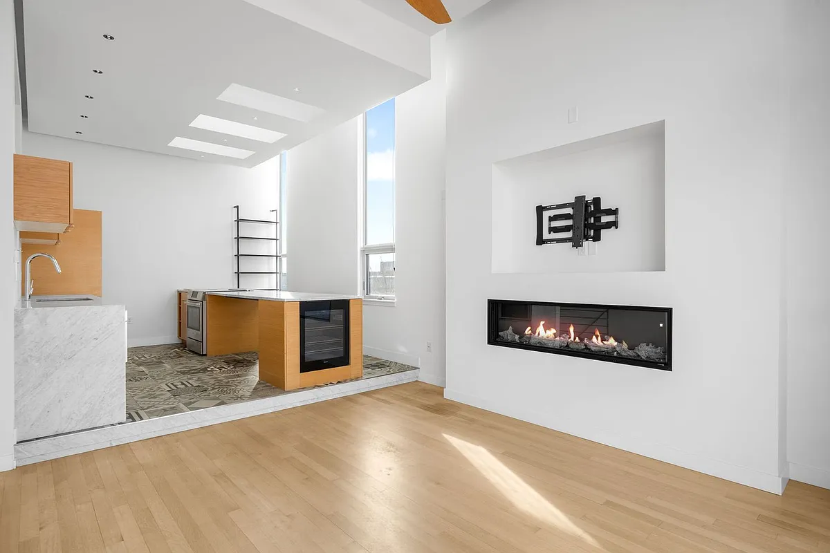 Building Photo - 1125 W 37th Ave