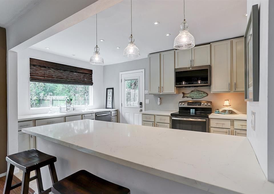 1st image of 6135 Gallant Forest Dr